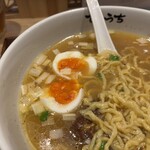 磨宝の鶏中華そば てらうち - 煮卵もこだわっていてこれはこれで美味しいけど　もっと美味しくなるかもよ〜