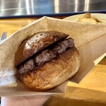 BurgerPOLICE - パティの焼き加減は、通常ミディアム・レア♡  注文時に、焼き加減を伝えると、変更出来ます♡