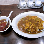 春華楼 - カレー丼（950円）