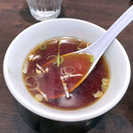 春華楼 - スープはあっさり醬油の清湯スープ。