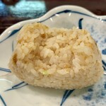 番屋ながさわ - 焼きうにおにぎり（断面）