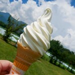 Yatsuren Soft serve ice cream Shop - 소프트 아이스크림(400엔) 롱콘 LUMIX DC-GF10 + LUMIX G 20mm F1.7 ASPH.