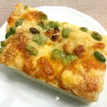 モンタナベーカリー - カシューナッツと枝豆のフォカッチャ