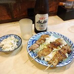 やきとり武蔵 - 瓶ビール、お通しマカロニサラダ、豚串☆