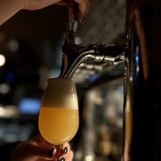 話題のブルワリーから取り寄せた国産クラフトビールを提供