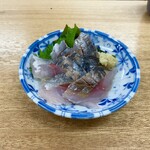 大衆酒場ニューベルク - アジ刺し（全景）