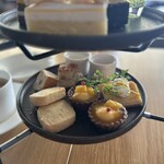 The Living Room with SKY BAR - 