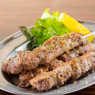 スパイス香るラム肉串焼き◆洋食テイストの居酒屋メニュー