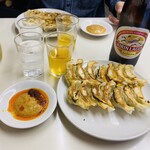 ぎょうざ専門店 赤萬 元町店 - 