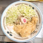中華そば みたか - ワンタンメン油そば（麺軽・こまネギ増し）　半熟卵付き