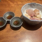 熊の焼鳥106 - 刺身　3色オイル(カレー、バジル、プレーン)