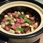 にく稲 - ローストビーフと鰻の土鍋炊き。格別に柔らかい美味しさ詰まってます。（季節限定）