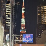 にく稲 - 駅までの帰り道に見える東京タワー