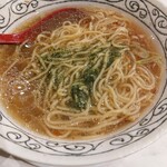 みなとや - スープに替玉を入れると味変(ﾟДﾟ;)