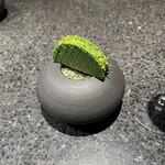 アニエルドール - ゴーフレット（琵琶マスのマリネ、フヌイユの花）