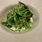 アニエルドール - 稚鮎　ハヤトウリ揚げ、青唐辛子、ココナッツ