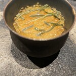 アニエルドール - アミューズ　琵琶マスの卵　青森産蕪、じゅんさい　フヌイユ（ウイキョウ）