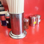 ラーメン二郎 - 卓上調味料