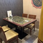 chishiti - Although it's not a private room, the table seating has a private room-like atmosphere. ヽ(´o｀；