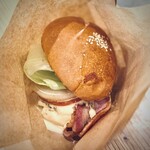 ビトウィーン ザ ブレッド - 