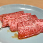 焼肉みゆき苑 - ◯上カルビ¥1,098
…1番最後にいただいたのですが…
ラストに重いかな〜？σ(^_^;)と思いきや…
脂身がなんて上品なんでしょ♡(*´Д｀*)