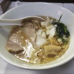 らあ麺 五心 - 背脂醤油らぁ麺（900円）
