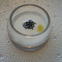 RISTORANTE OZIO - ホワイトアスパラのソースがかかったコンソメのジュレ