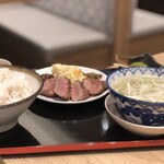 牛たん炭焼 利久 - 料理写真:牛たん極定食(2枚4切) 2442円