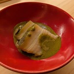 鮨 侑じ - 蒸し鮑(肝ソースと:宮城県産)