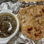 TABLA - テイクアウトのパニールサグとタンドリチャパティ