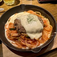渋谷アチェーゾ - ハンバーグ&ナポリタン チーズソース