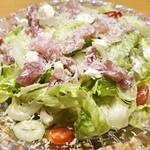 生ハムと削りたてチーズのサラダ