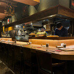 YAKITORI 燃 - 落ち着いた雰囲気の店内