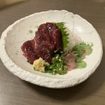 食事処まるとし - 鯨刺し950円