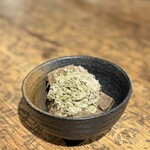 焼肉うしどし - 箸休め？の茹でタン