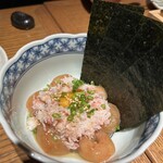 311607425 - 甘海老とズワイガニのユッケ。海苔で包んでパクリ。