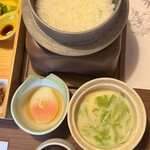 緑水亭 - 釜炊き御飯、温泉卵、湯豆腐、煮物