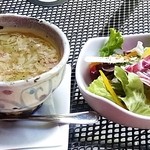 イル・ソーニョ - ピッツァランチのスープとサラダ