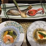 若竹の庄 - 写真右の冷し鉢が絶品！冷し煮物、鮎の塩焼き