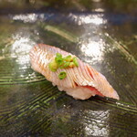 にぎり鮨 一五〇 - 鰯（おすすめ）