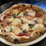 ソロ ピッツァ ナポレターナ ダ ピッコロ 大須本店 - 世界一のピッツァ〝マルゲリータ”