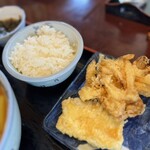 手打ちうどん・そば 子亀 - ご飯　天ぷら　小鉢