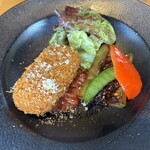 ダイナミックキッチン＆バー 燦 - とうもろこしのコロッケと佐土原茄子の青唐肉味噌焼き(1400円)