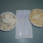 Mauna Loa Macadamia Nut Visitor Center - 2009年のマカナッツアイス＄3.50､マンゴーアイス＄3.50