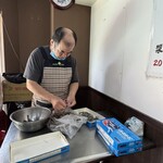 蒸的不一様 - 海老　下処理中