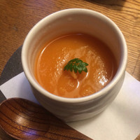 九つ井 本店 - にんじんと玉ねぎのスープ