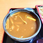 やぶ善 - 丼いっぱいに並々と注がれた"カレー南蛮"。