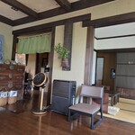 蕎麦 阿き津 - 店はテーブルは無くてすべてが座敷です。