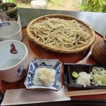 右側が辛味大根、左が暮坪かぶ