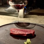 クイント - 鴨肉の炭焼き